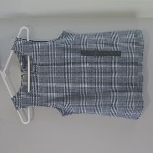 🆕️ Sleeveless B&W houndstooth top